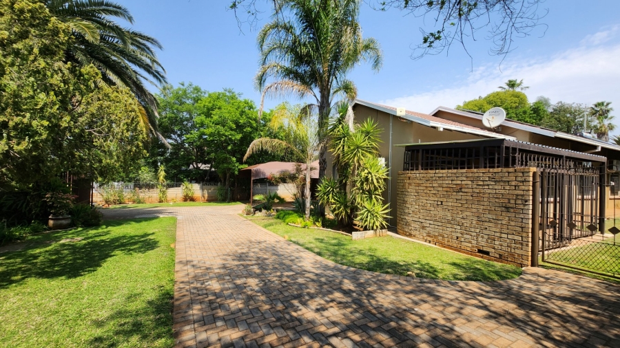 4 Bedroom Property for Sale in Wilkoppies North West